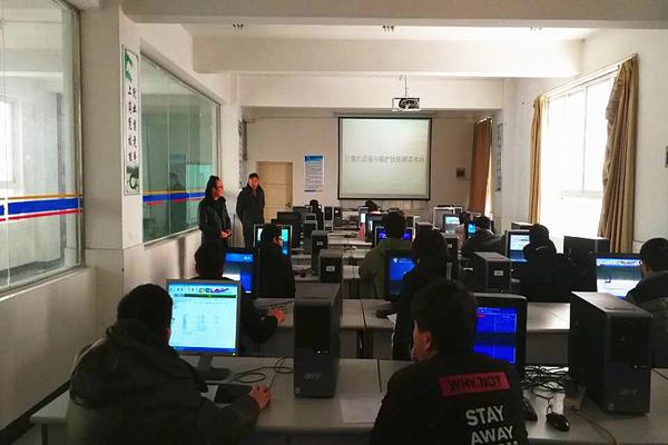 1��8�գ��������װ��ά����������